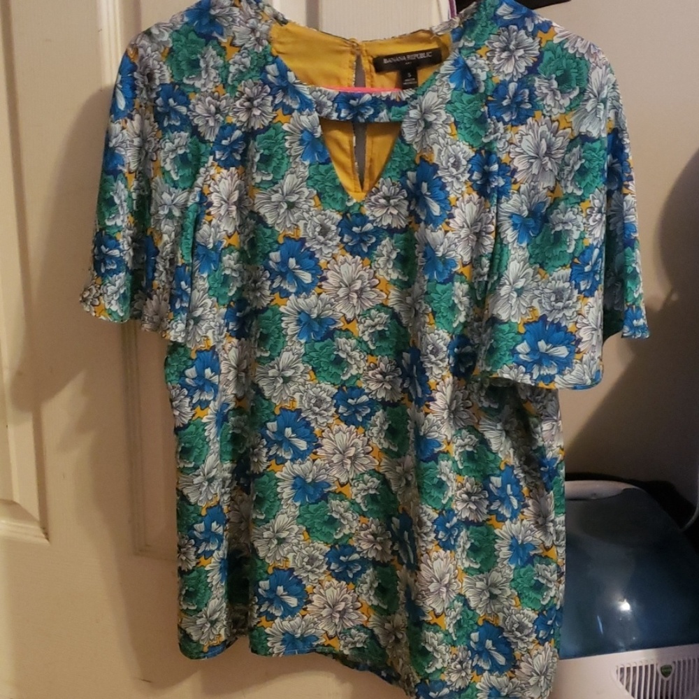 Banana Republic Small floral blouse